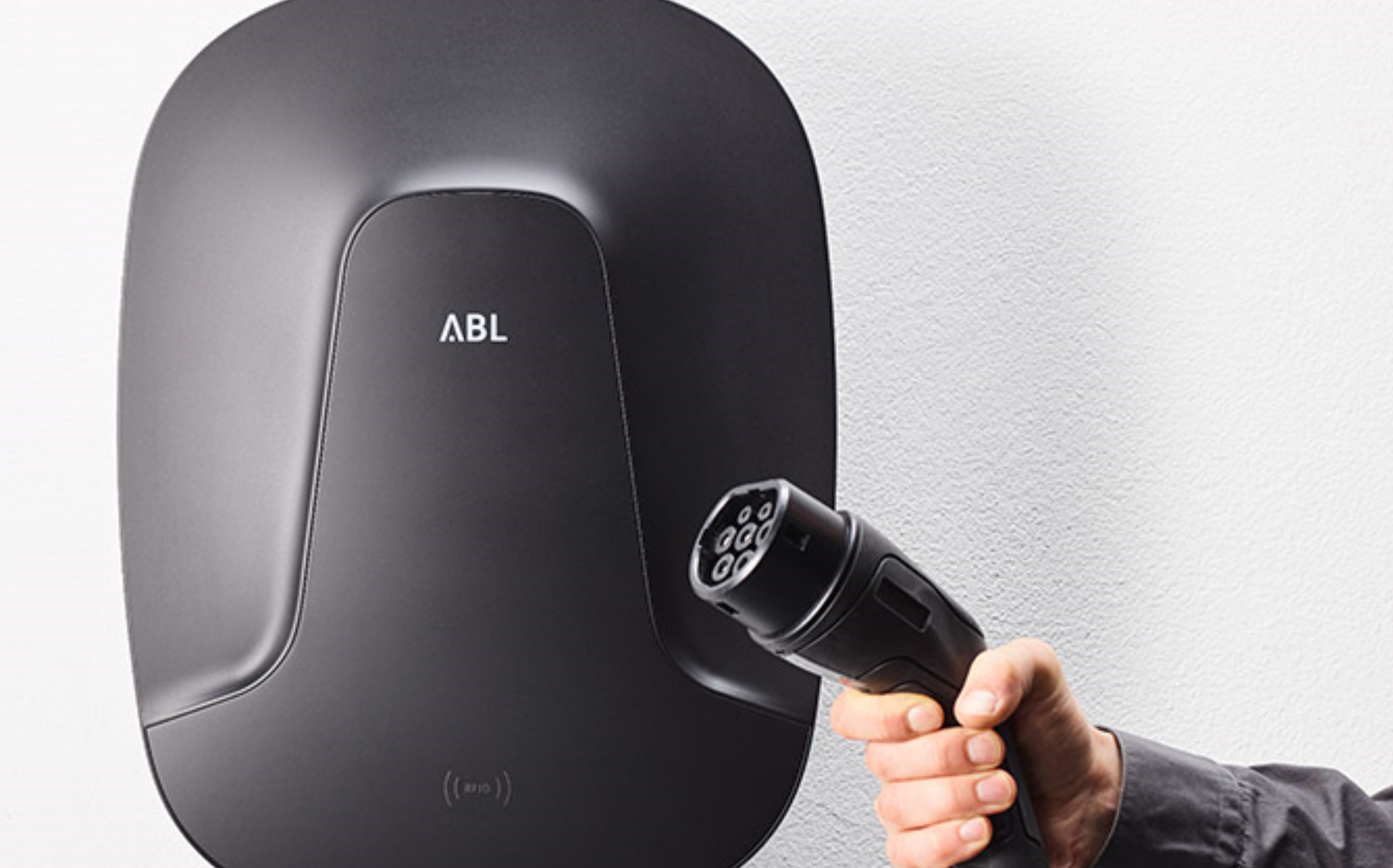 Beschichtung UV- und Kratzschutz GBprotect plastics auf Wallbox ABL Bild einer Wallbox von ABL mit UV- und Kratzschutz Beschichtung
