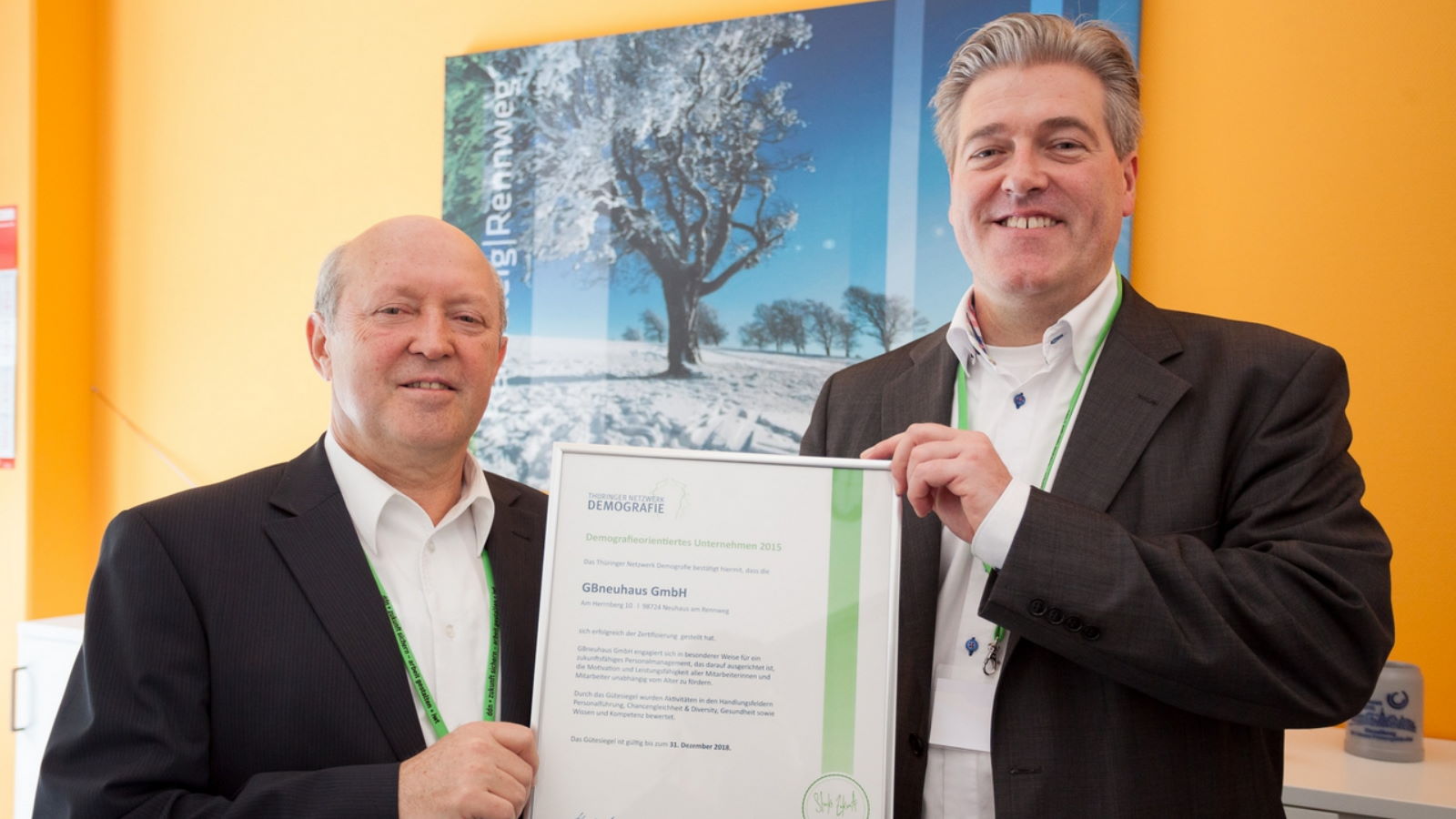 Auszeichnung für innovative Personalpolitik im Jahr 2015 Foto von der Auszeichnung für innovative Personalpolitik mit Gründer Dr. Hermann Knauer & Geschäftsführer Michael Petry 2015