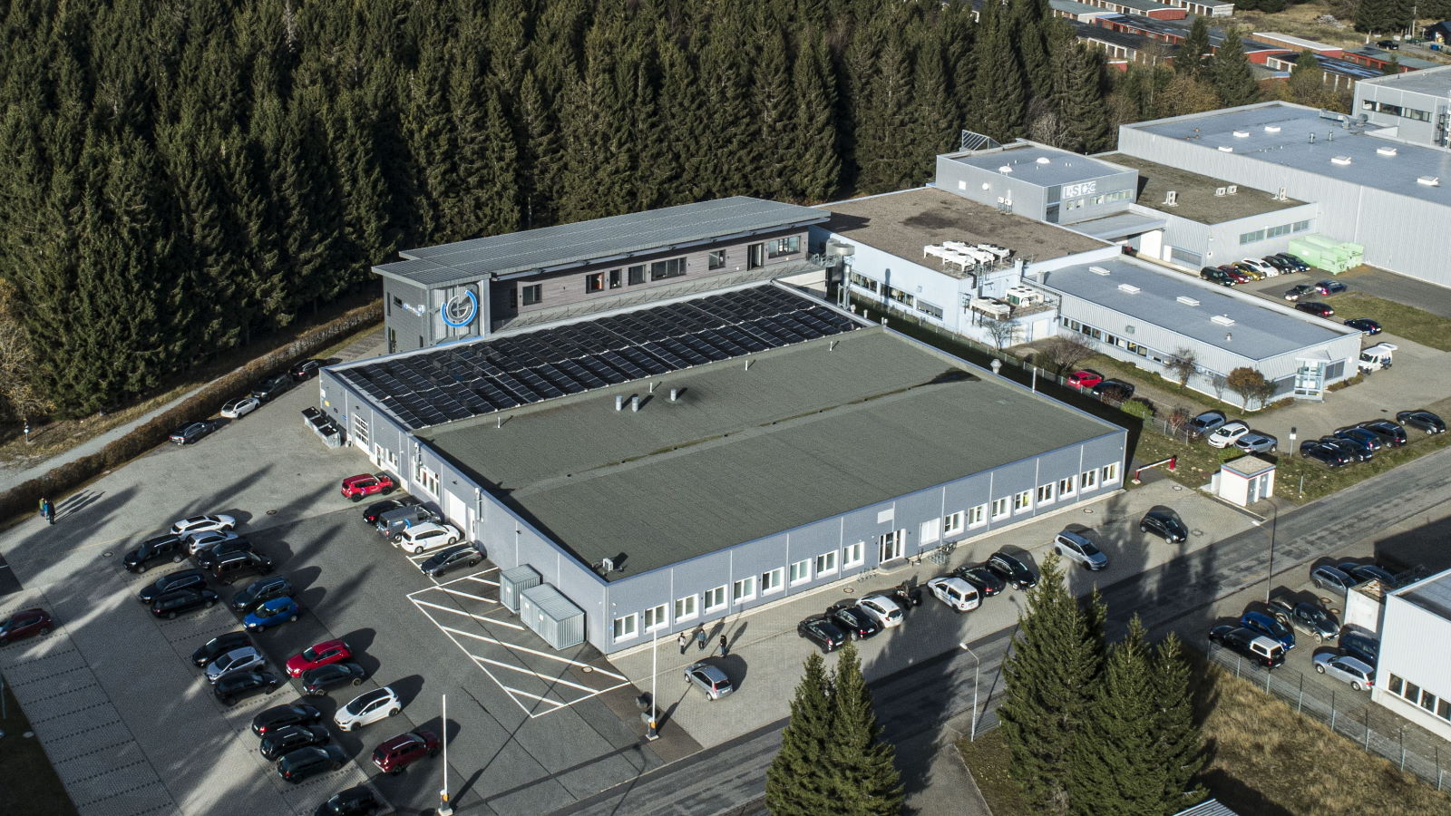 Produktionshalle für Nanobeschichtungen im Jahr 2020 Foto der Produktionshalle für Nanobeschichtungen von oben von GBneuhaus im Thüringer Wald im Jahr 2020